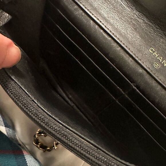 Chanel patent leather clutch with an added chain - Picture 11 of 15